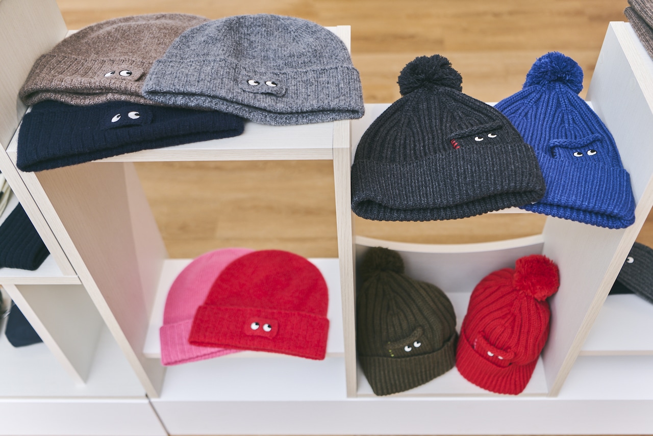 ユニクロ×アニヤ・ハインドマーチ】2024年冬の新作を試着！ニット