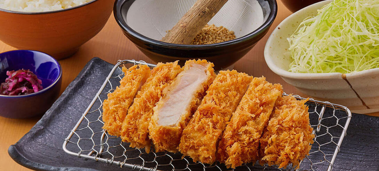 とんかつ新宿さぼてんより「亜麻仁の恵み®健美豚」を使用した、メンチ