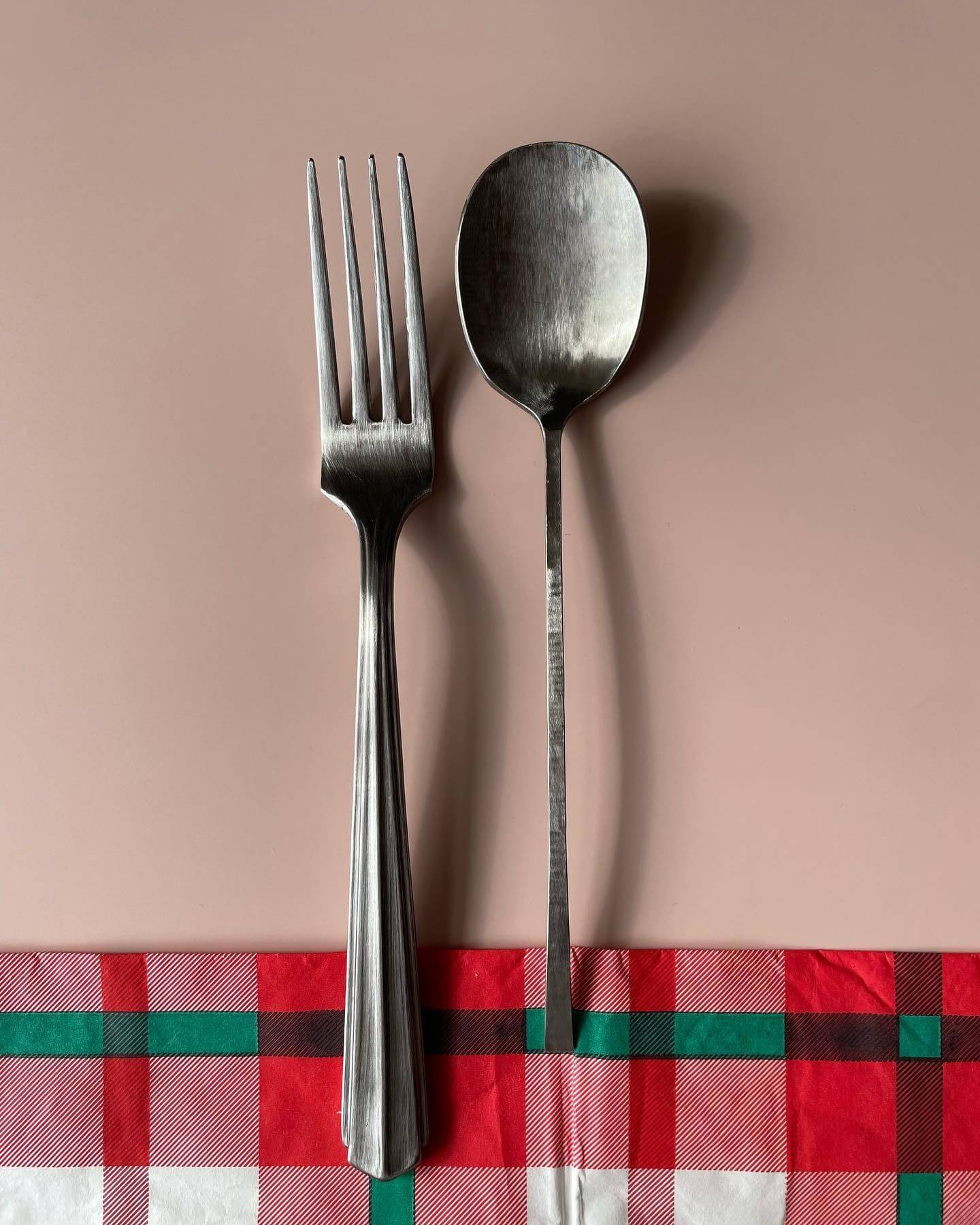 ロイヤル コペンハーゲンの絵皿、ディフューザー、カトラリー……高山都