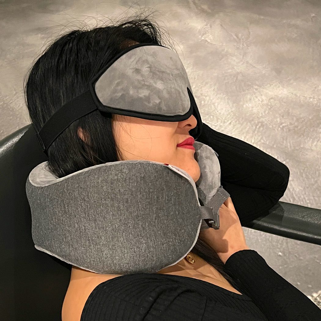 立体的なデザインで睡眠をサポートするアイマスク【TRAVEL SENTRY