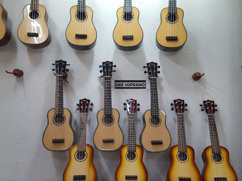 セブ・マクタン島】アレグレギター工場（Alegre Guitars）でおしゃれな