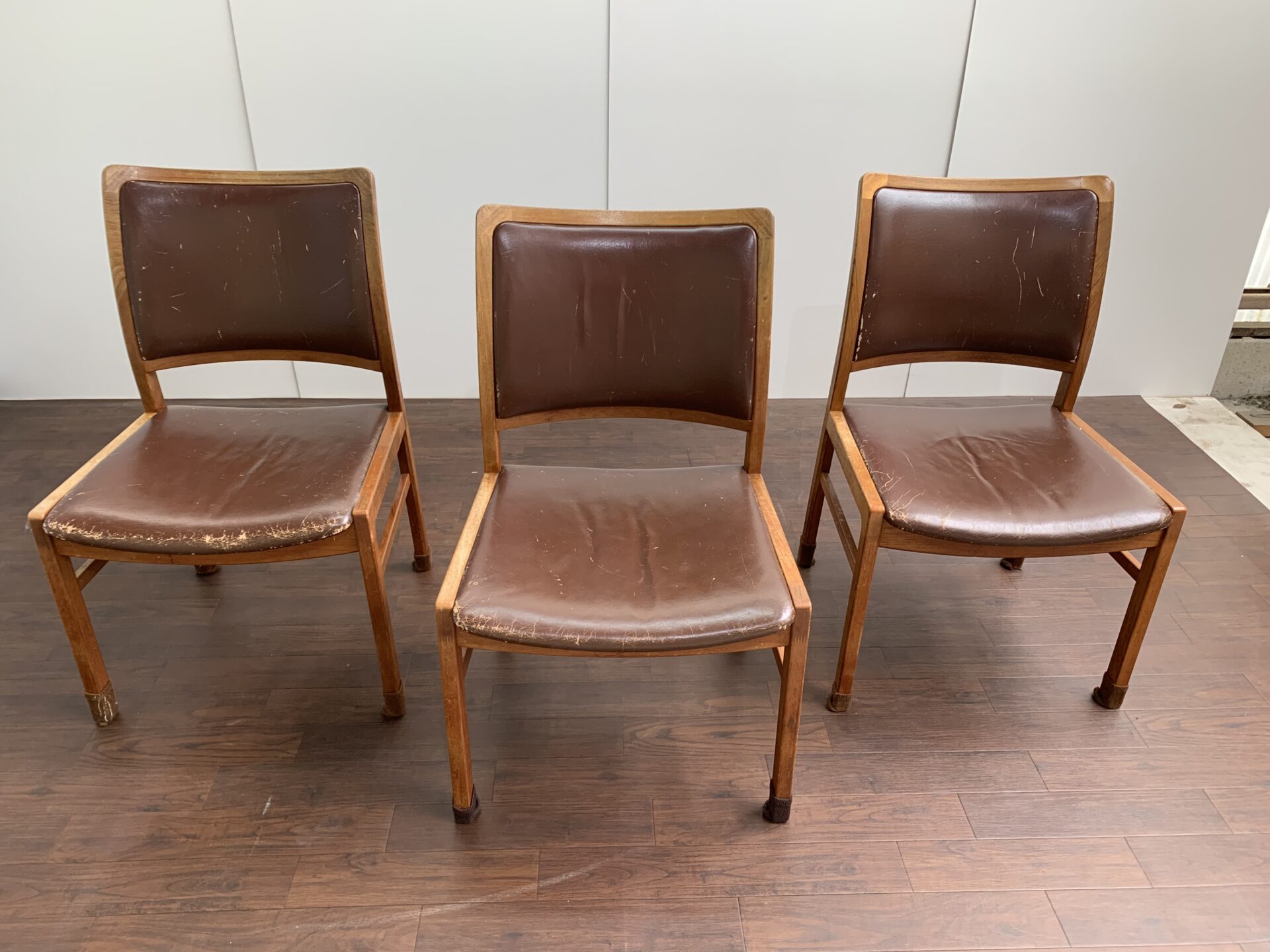 革椅子修理 ダイニングチェア座だけ張替え背もたれはリペアする方法