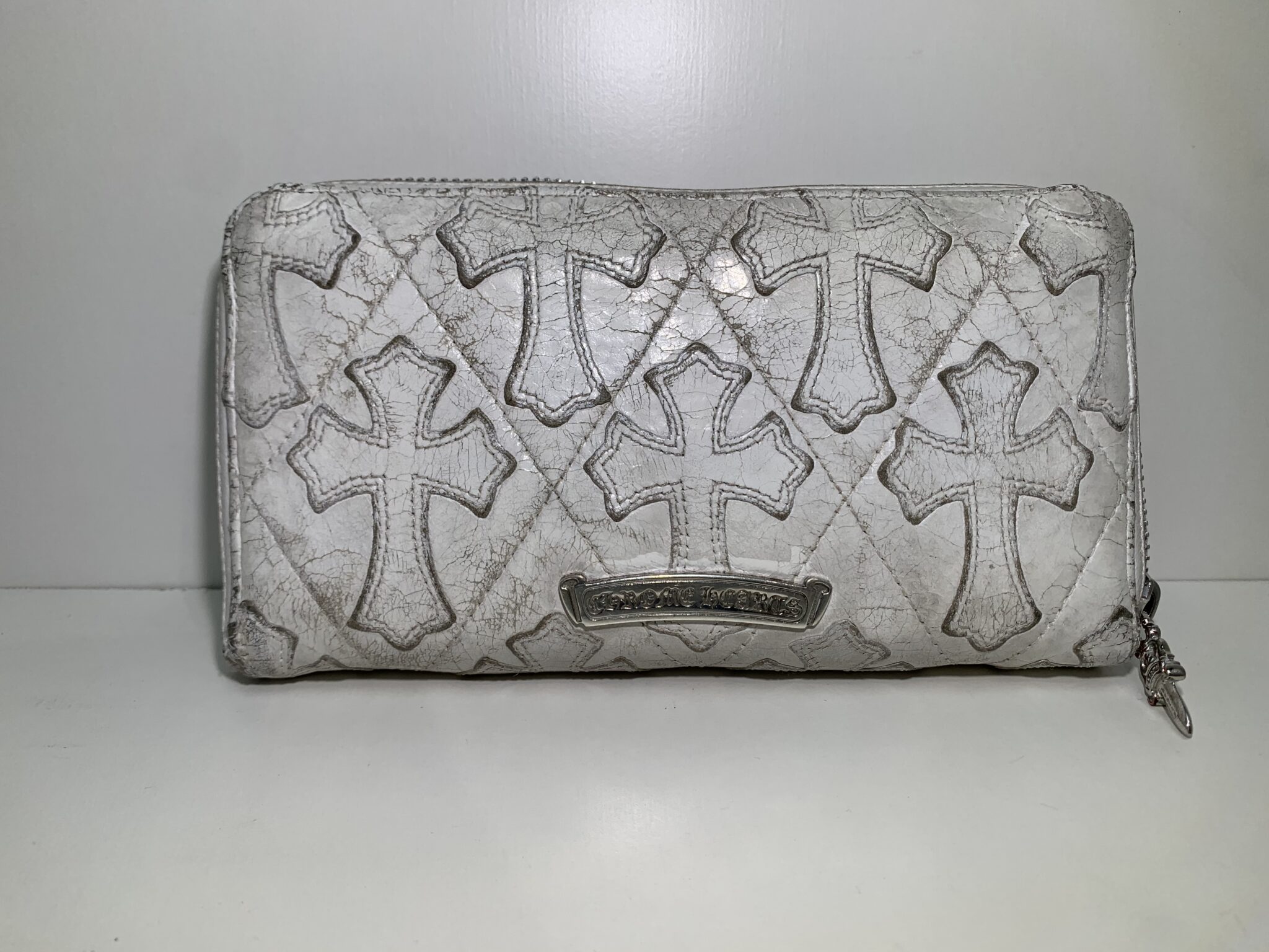 クロムハーツ財布修理 白革が黒く汚れ色剥げを改善 | ソファ・革