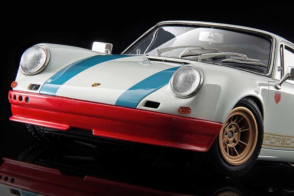 都会の無法者」が乗りこなすポルシェ！フジミ製プラモ「911R」を大胆