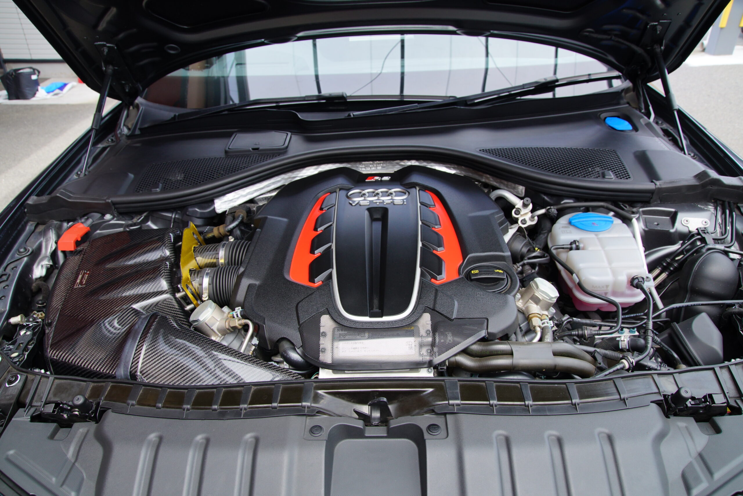 アウディ RS6 アバント 4.0 4WD R5.11月トランスミッション交換 KW 車