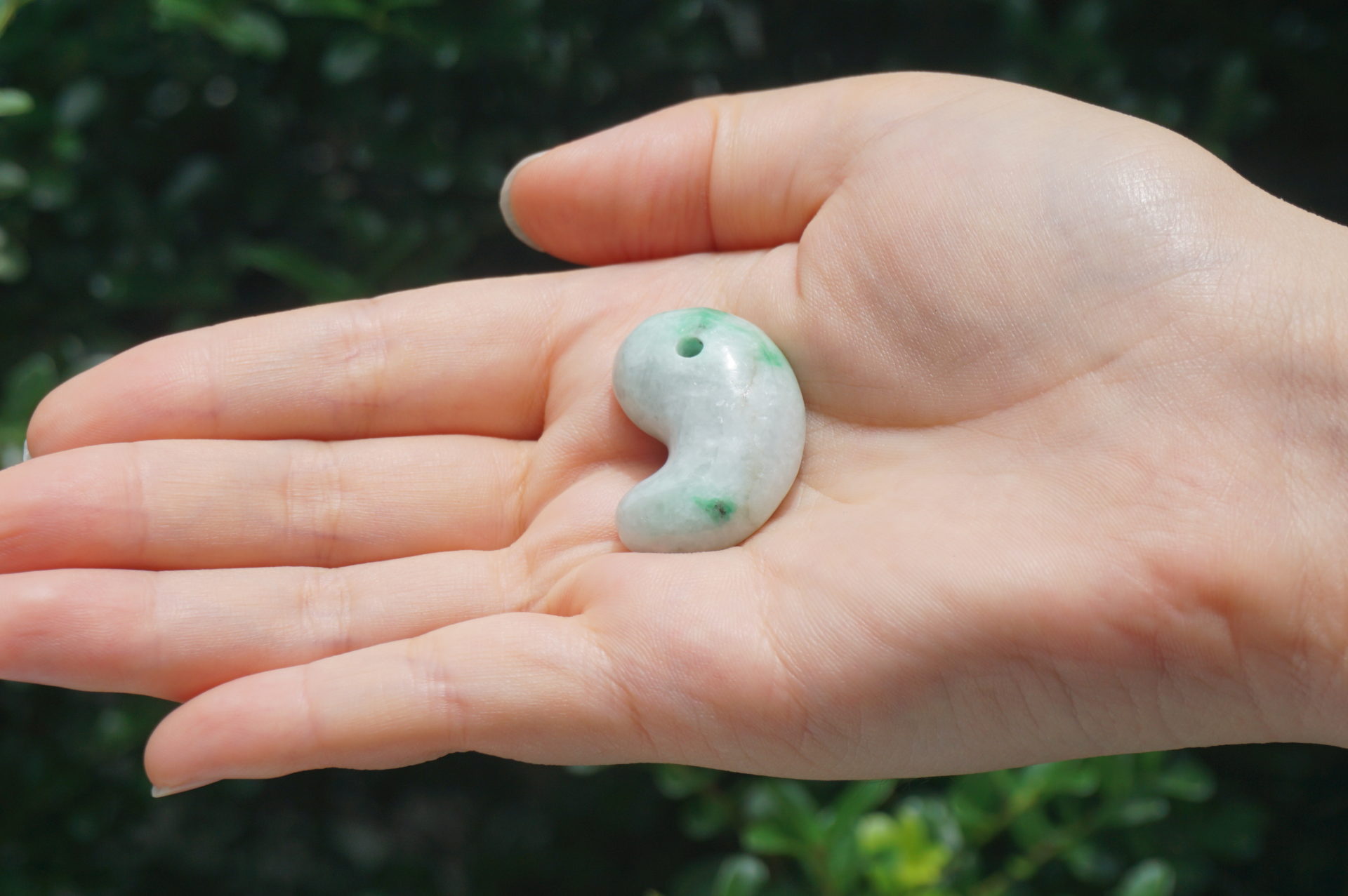 糸魚川翡翠勾玉 糸魚川翡翠 勾玉 ラベンダー翡翠 ラベンダー翡翠勾玉