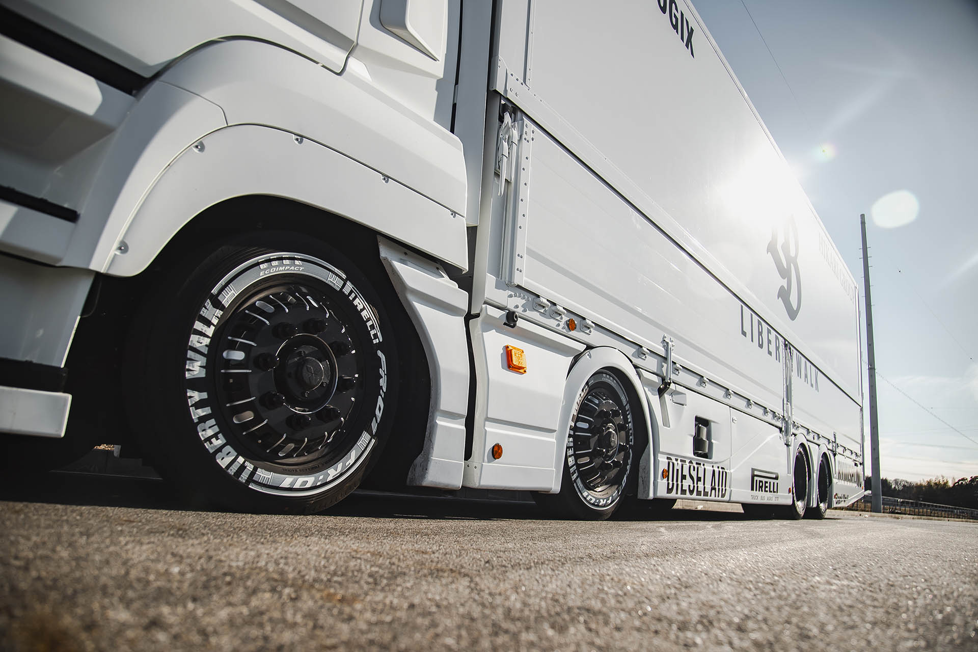 LB-TRUCKS Mitsubishi Fuso SUPER GREAT - LIBERTY WALK | リバティー