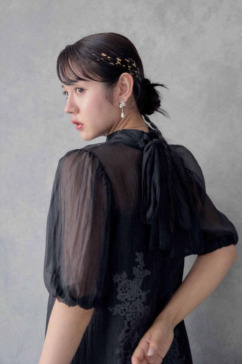 ブラックのバックリボンシアーオーガンジードレス | J by blue | M