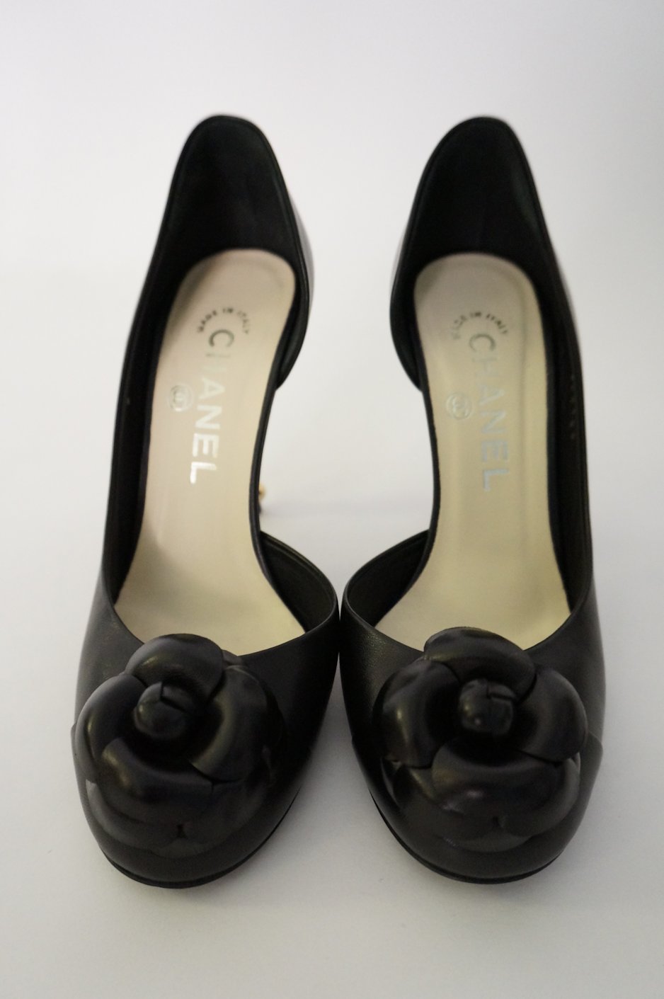 Rental Little Black Dress ten. / シャネル カメリアレザーパンプス