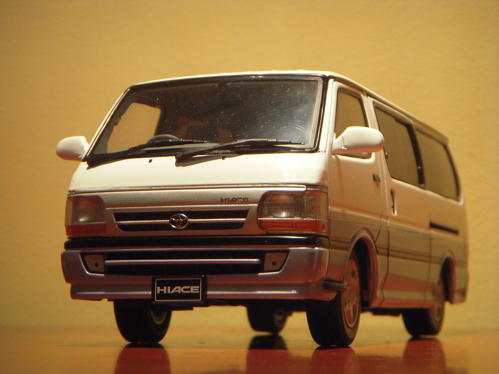 2001 Toyota Hiace Super GL 1:24 Diecast by DISM Aoshima | Flickr