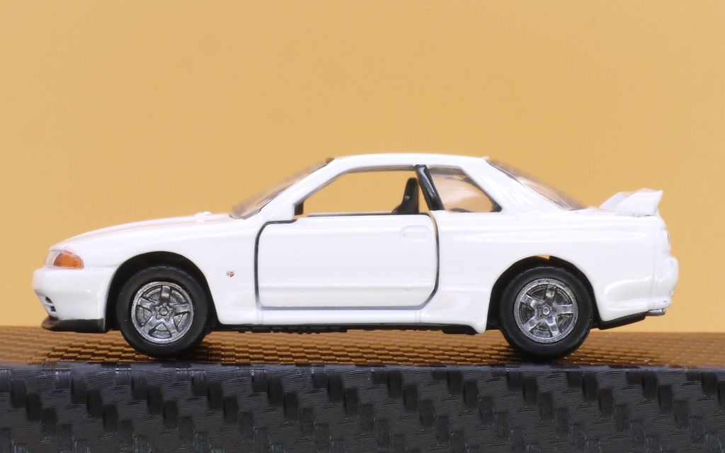 トミカ スカイライン GT-R (R32) ホワイト 40周年記念 トミカ