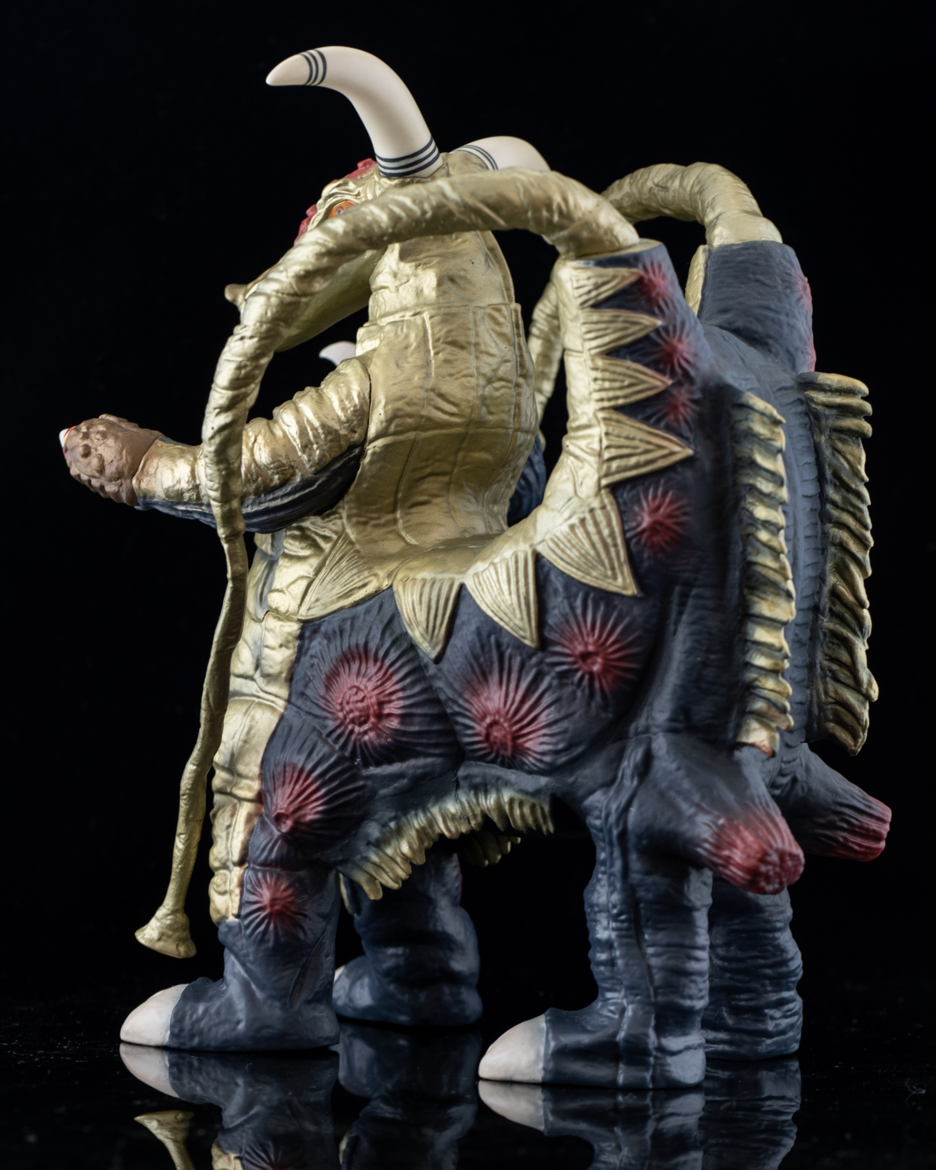 レビュー】ウルトラ大怪獣シリーズ5000EX ソフビ ブロッケン : 関節