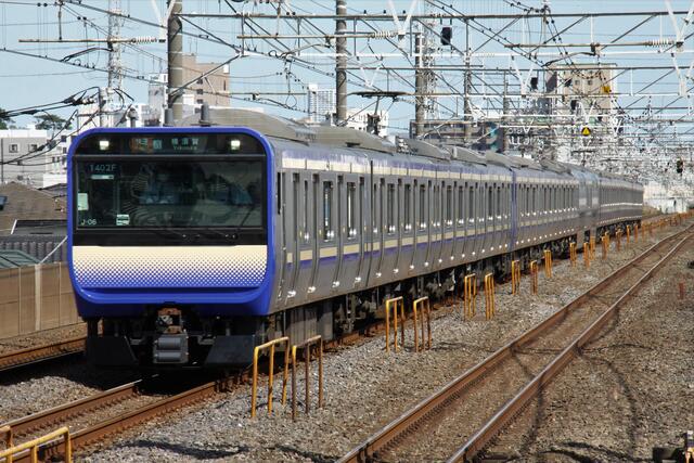 横須賀・総武快速線・E235系1000番台～新世代の標準型車両、スカ色で