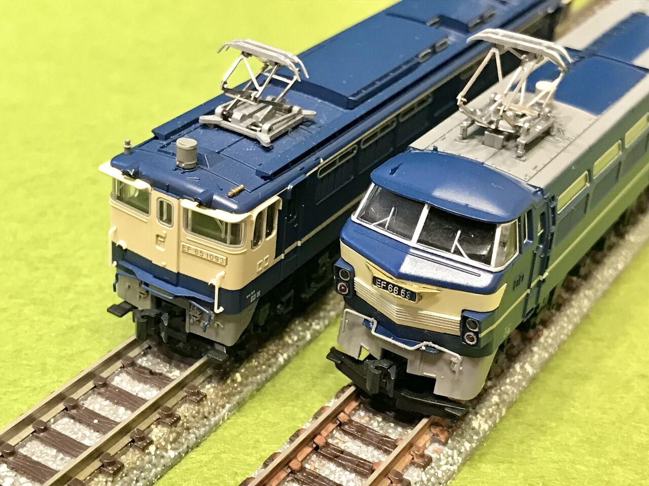 トミックスの「EF66形」と KATOの「EF65-1000形」を並べてみました