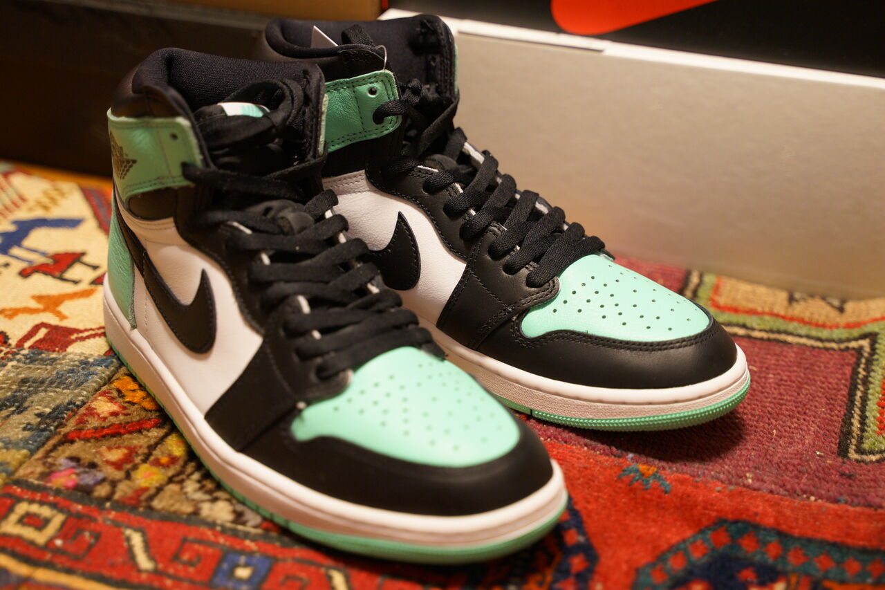 NIKE AIR JORDAN 1 HIGH OG GREEN GLOW : ああ、好きに走ればいいじゃない