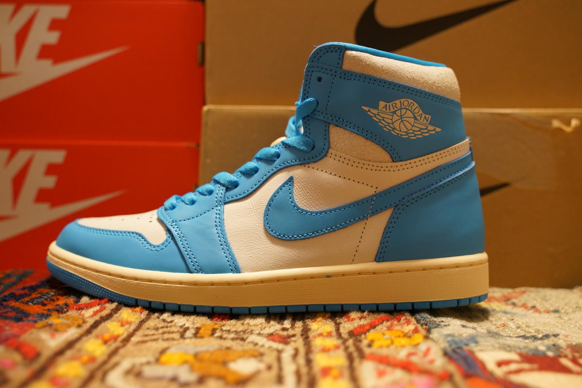 レビュー】ナイキ エアジョーダン1 UNC リイマジンドのサイズ感や