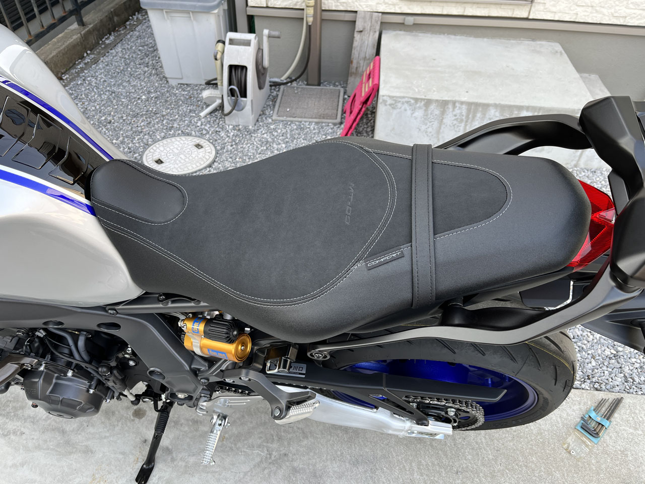 MT-09 SPにコンフォートシートを付けた : Salaryman C3