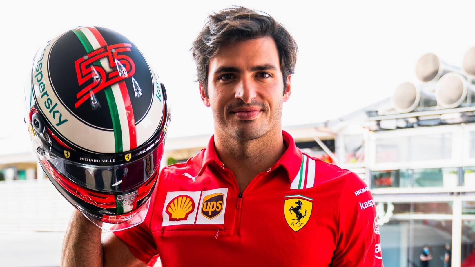 カルロス・サインツ、モンツァ仕様のヘルメット : F1通信jp