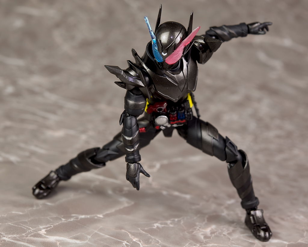S.H.フィギュアーツ 仮面ライダービルド ラビットタンクハザード