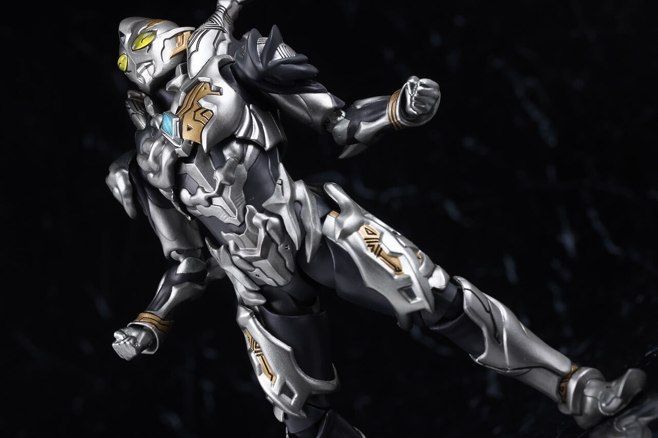 S.H.フィギュアーツ トリガーダーク レビュー : はっちゃか