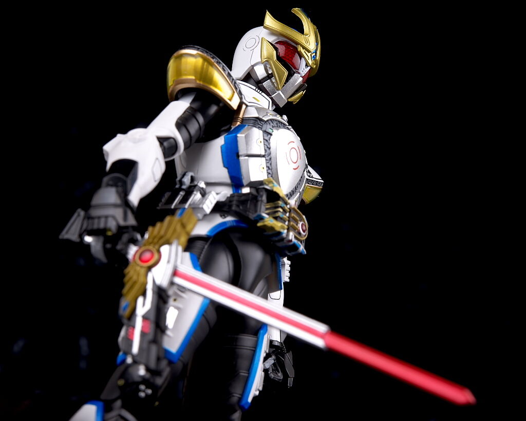 S.H.フィギュアーツ（真骨彫製法） 仮面ライダーイクサ セーブモード