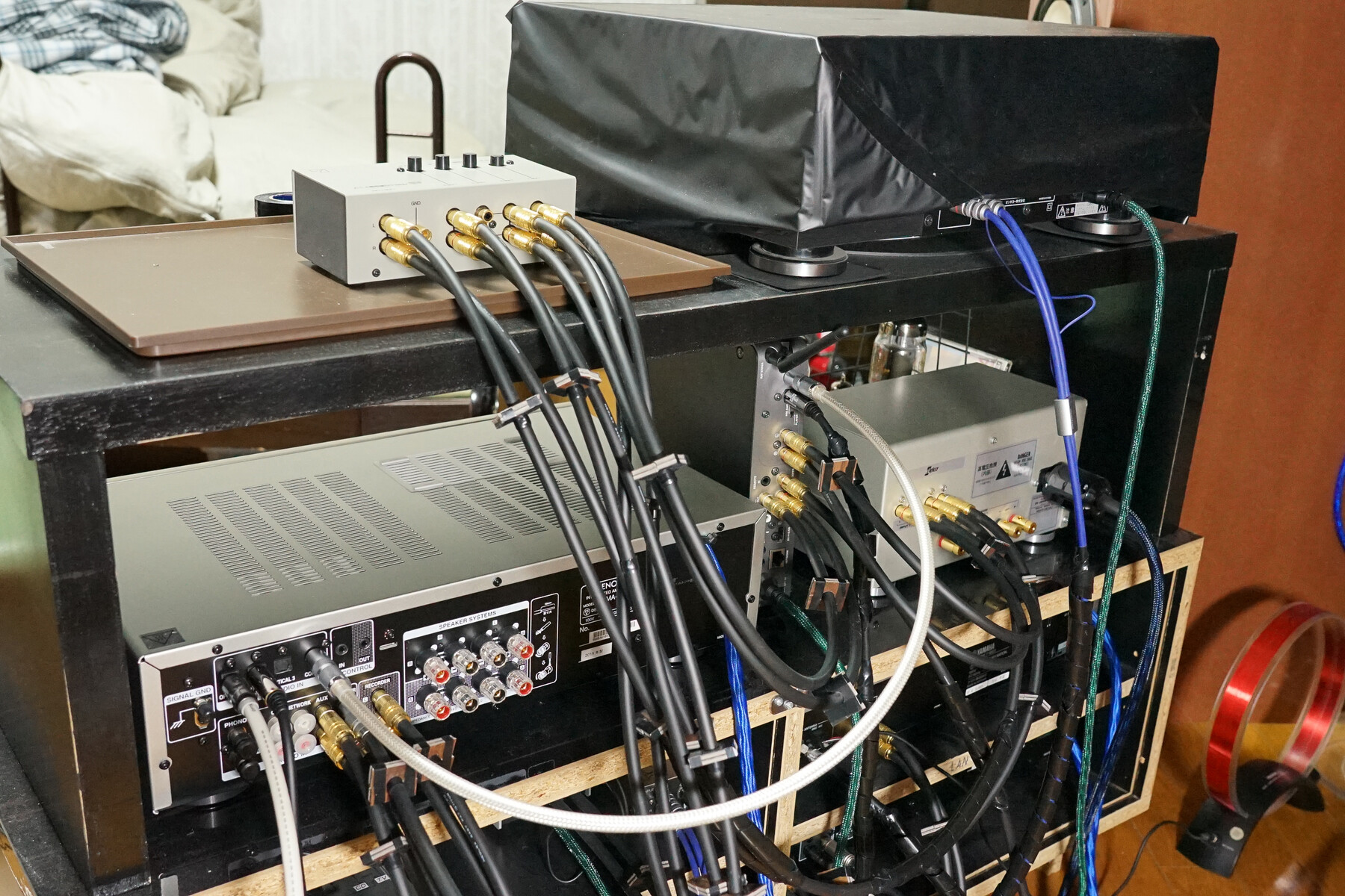 オーディオケーブル同志の接触による音質低下を改善しました : 趣味の