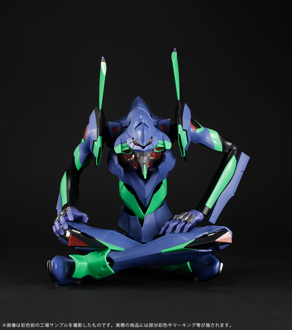 超巨大×超可動 両立のための素材と機能美。「DYNACTION