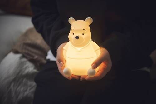 あたたかな光で癒される、くまのプーさんのLEDライトが登場 : 落穂log