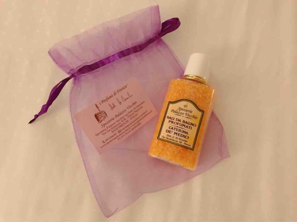 香水で有名なSpezierie Palazzo Vecchio Dott.Di Massimoで、バス