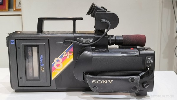 1985/昭和60/SONY/CCD-V8AF/初代8ミリビデオカメラCCD-V8のAF追加版