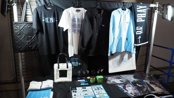 羽生結弦氏「RE_PRAY」前日にツアーグッズの厳選購入に臨んだところ