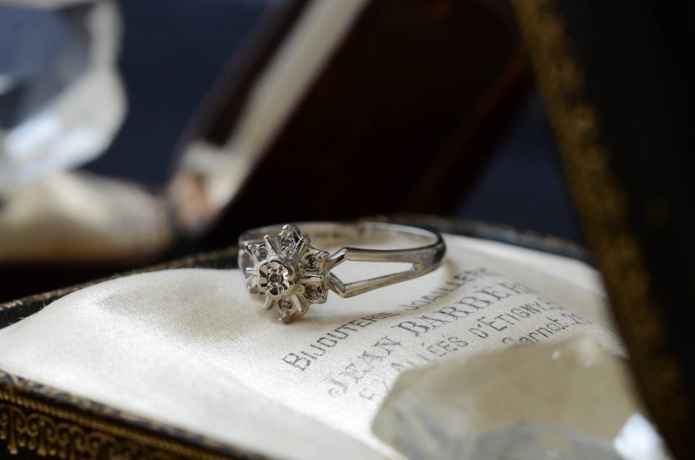 9K ダイヤモンドリング.White Gold イギリスヴィンテージジュエリー 指輪