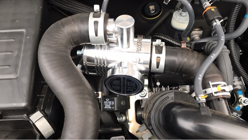 コペンの純正ブローオフバルブをプッシュンに交換する方法を解説