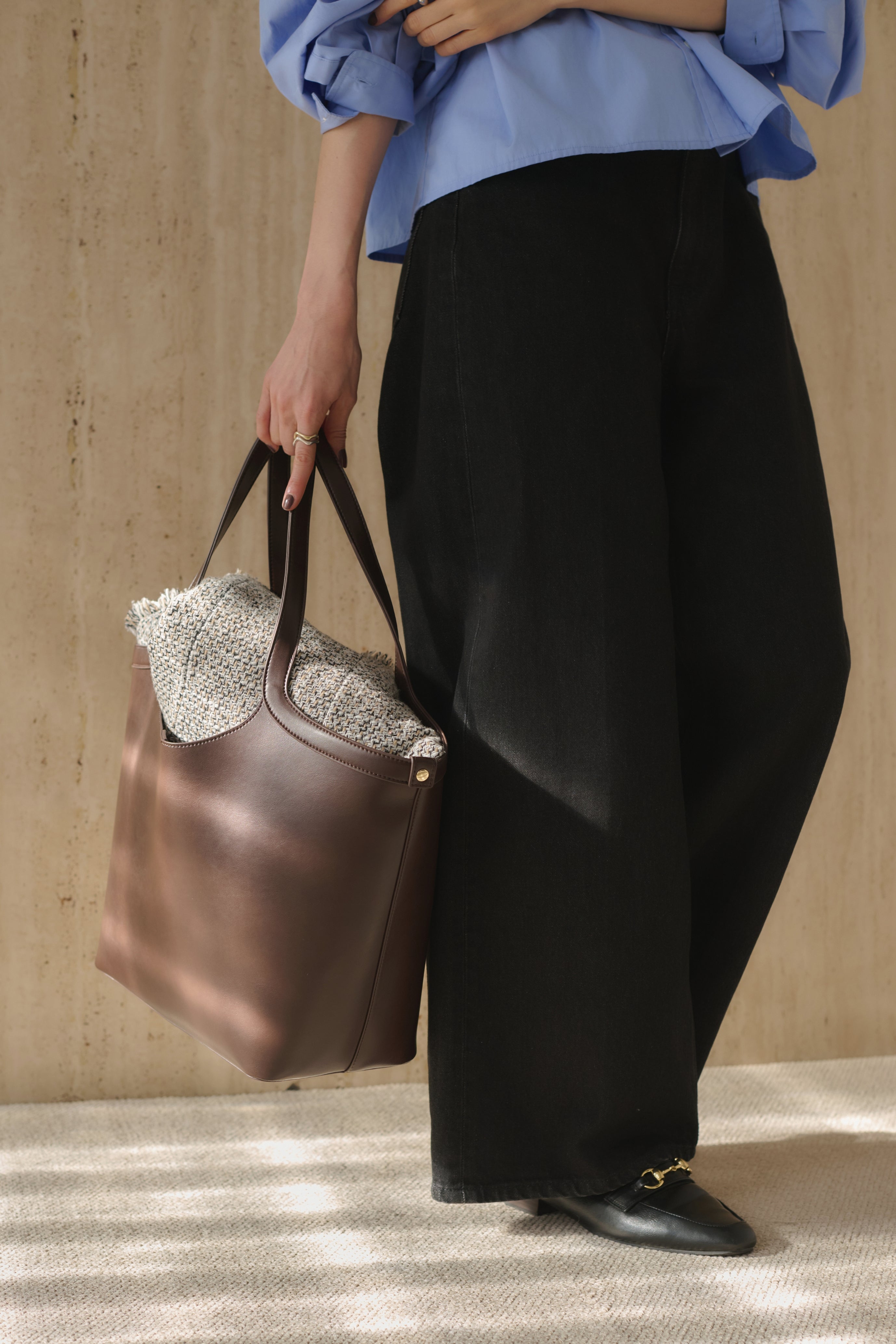 Apple Half-moon Tote Bag | 大人の上品ヴィーガンレザートート