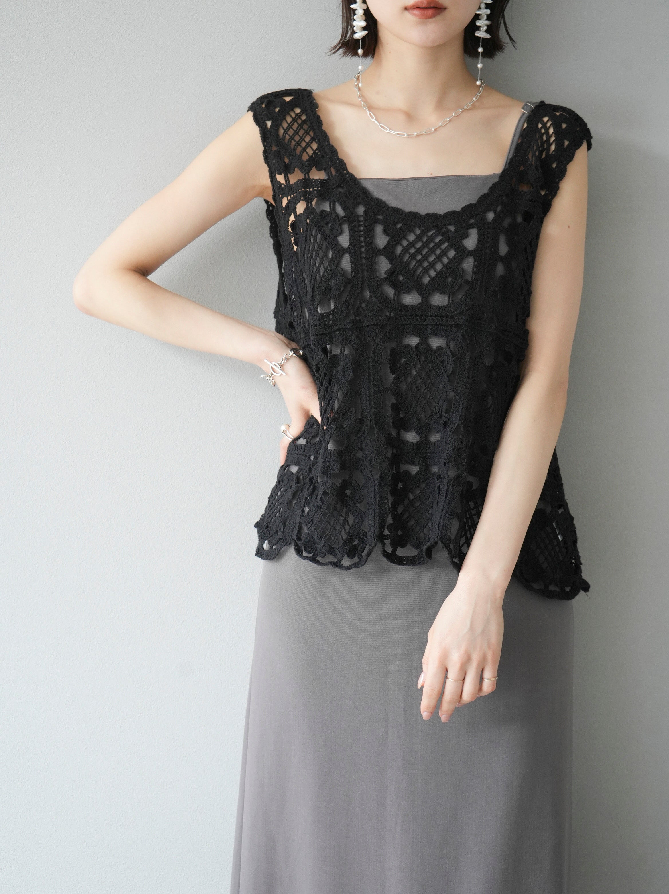 予約]クロシェレースニットタンクトップ/ブラック – Lumier