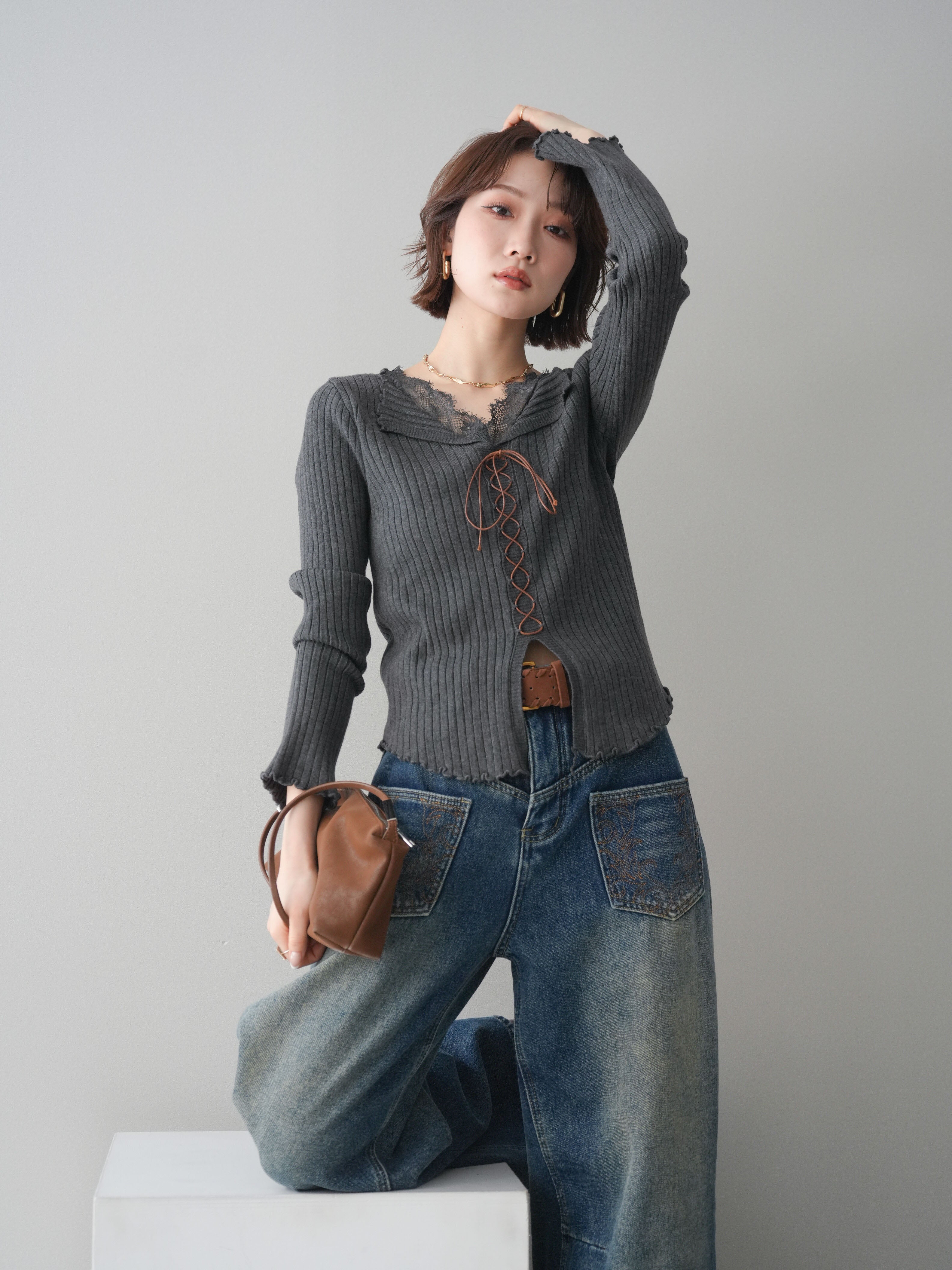 予約]レースネックレースアップリブニットトップス/gray – Lumier