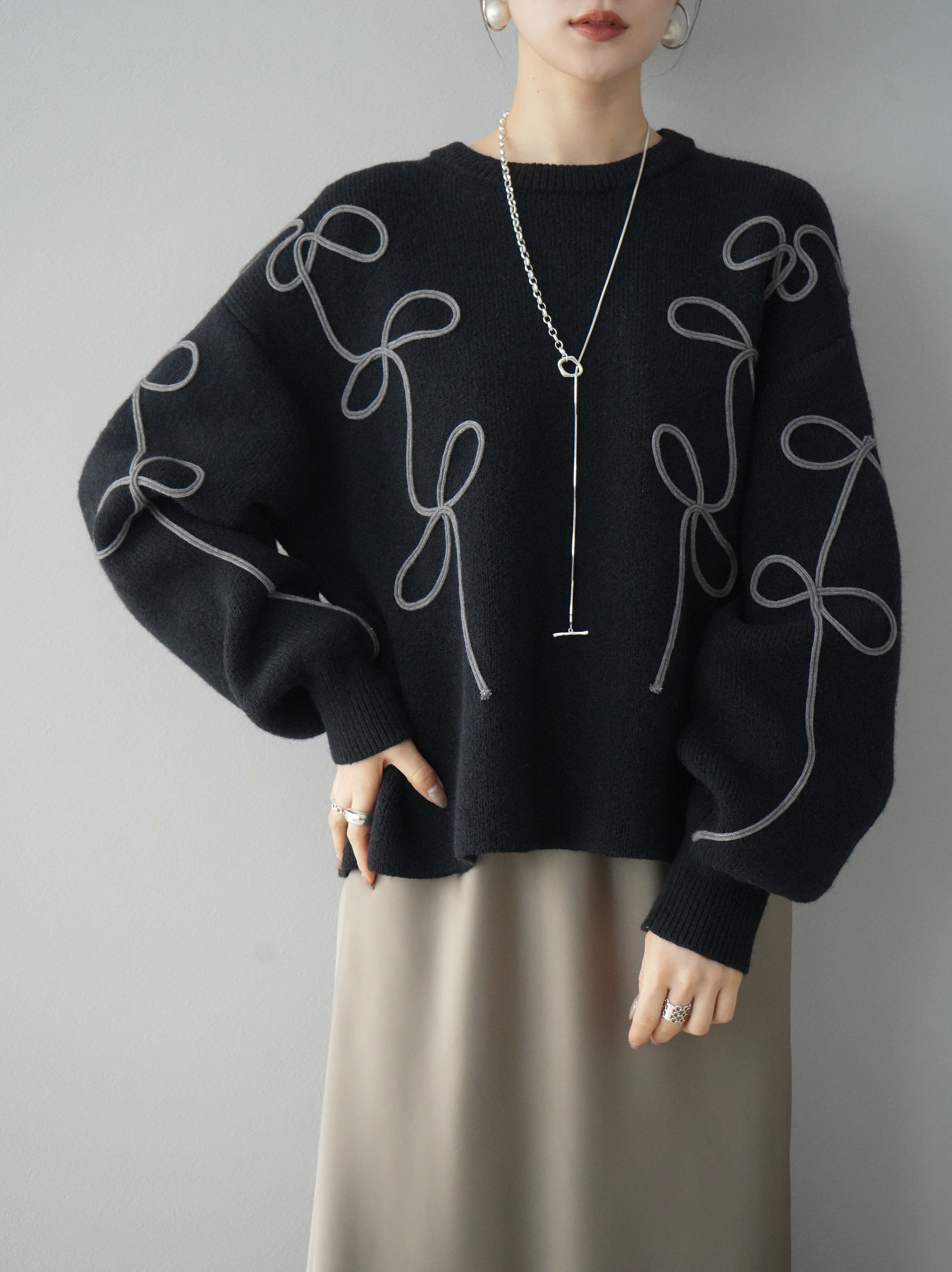 予約]コード刺繍ルーズニットプルオーバー/ブラック – Lumier