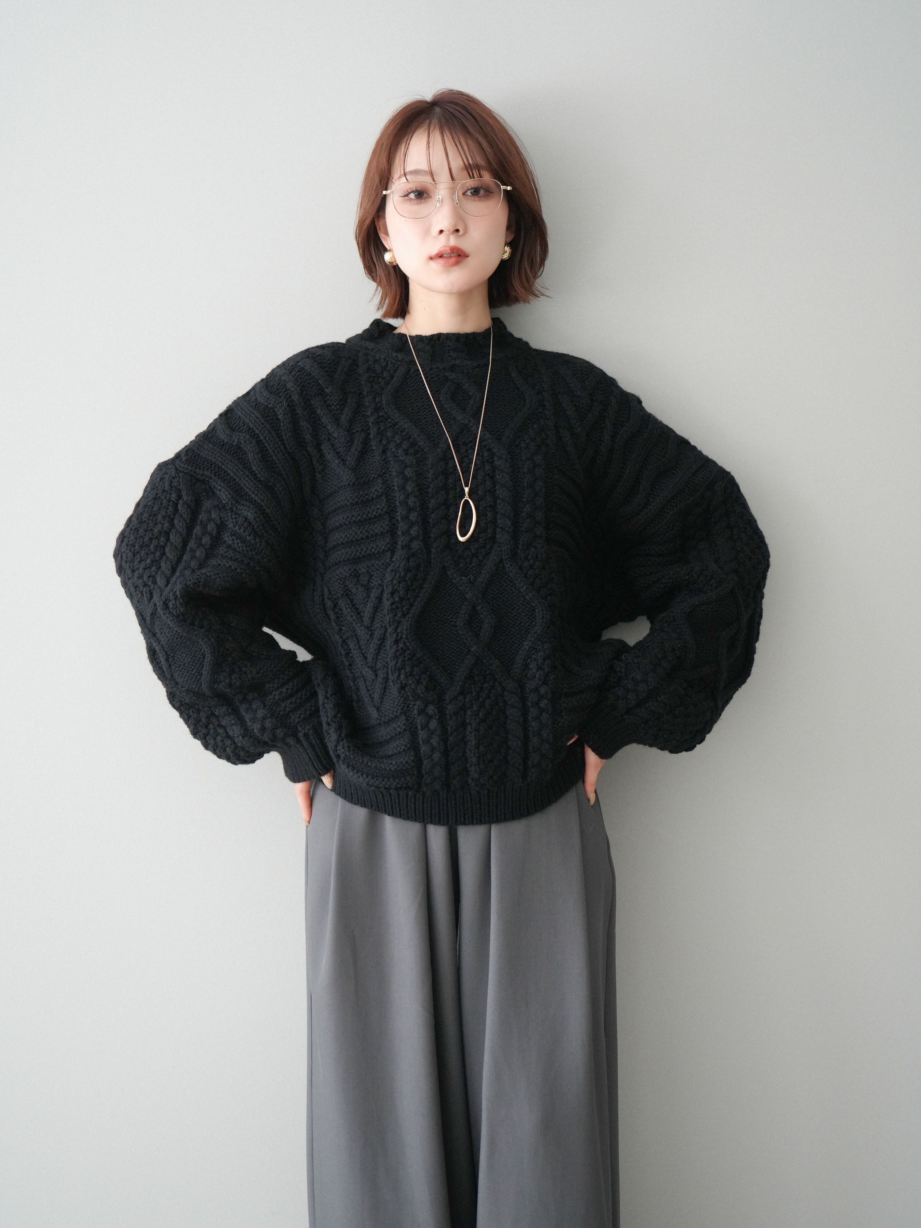 予約]ケーブル編みモックネックニットプルオーバー/black – Lumier