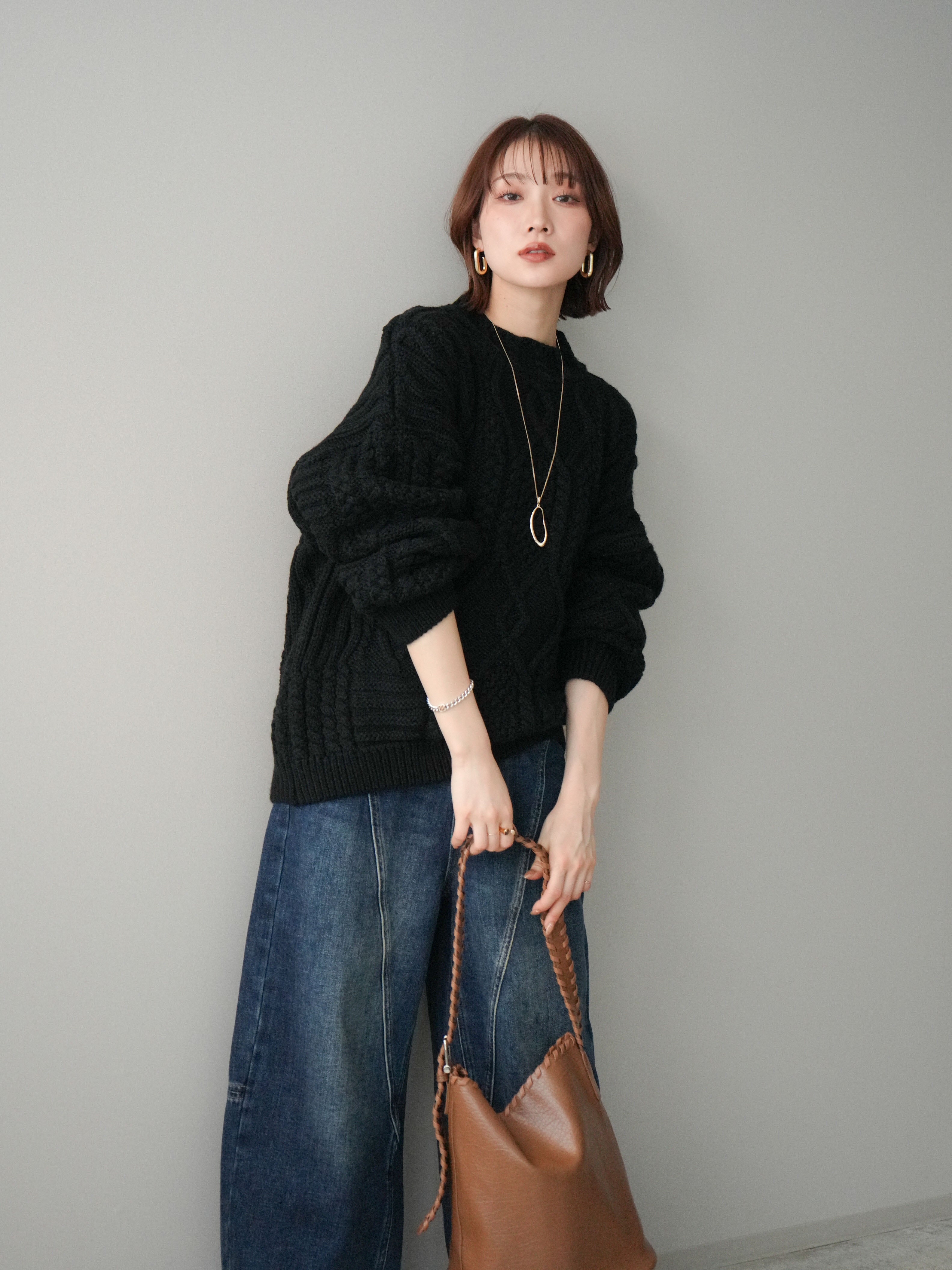 予約]ケーブル編みモックネックニットプルオーバー/black – Lumier