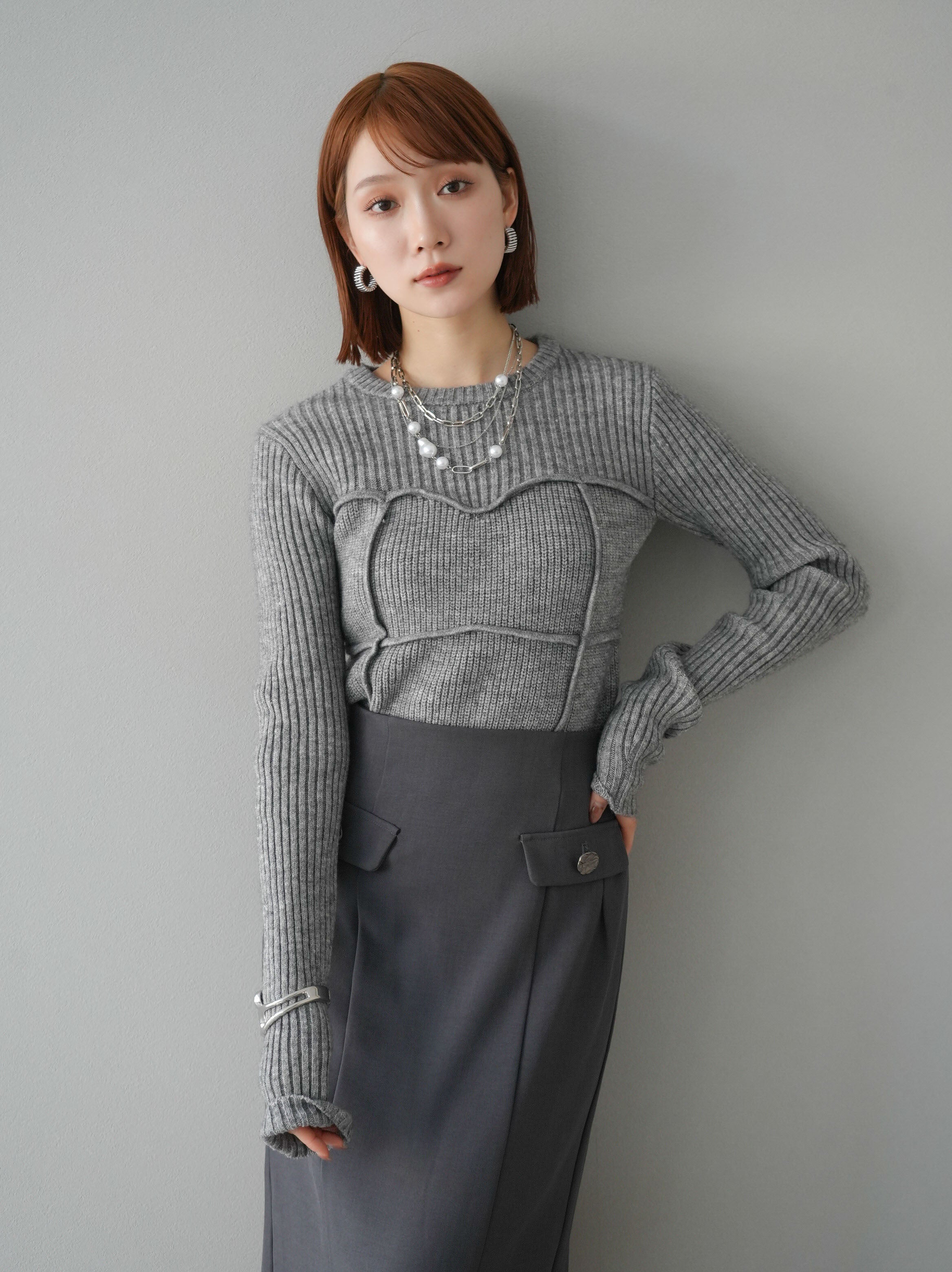 予約]デザインリブニットトップス/グレー – Lumier