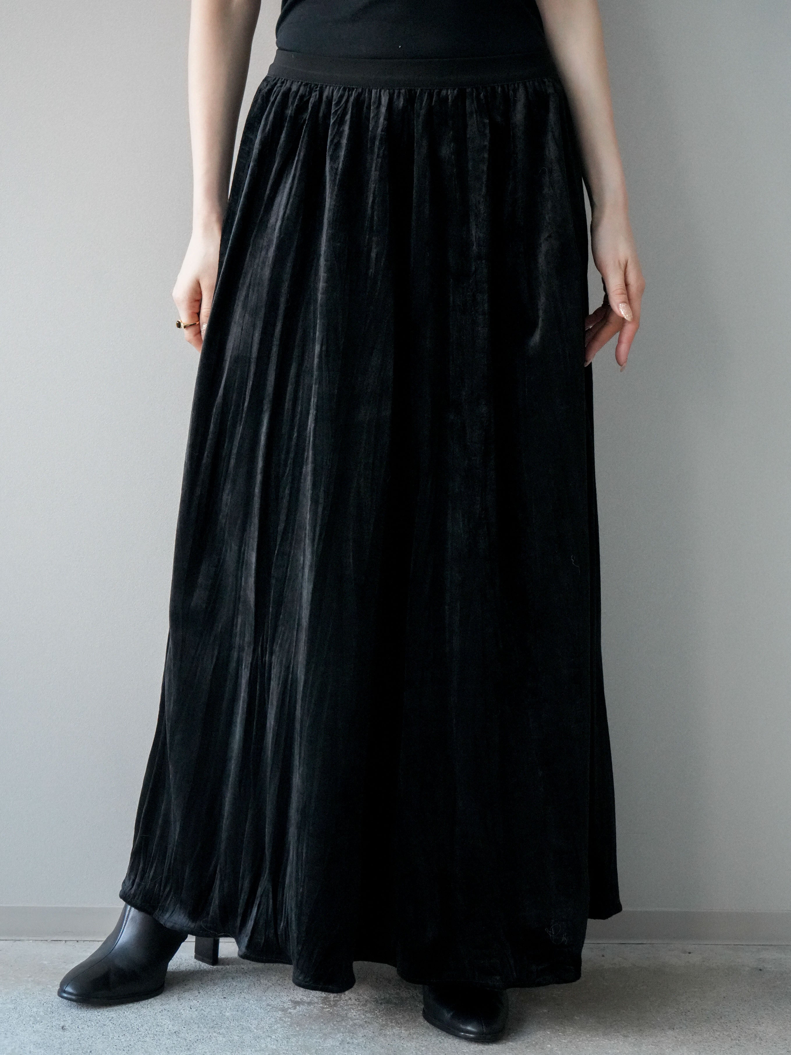 予約]ワッシャーベロアプリーツスカート/black – Lumier