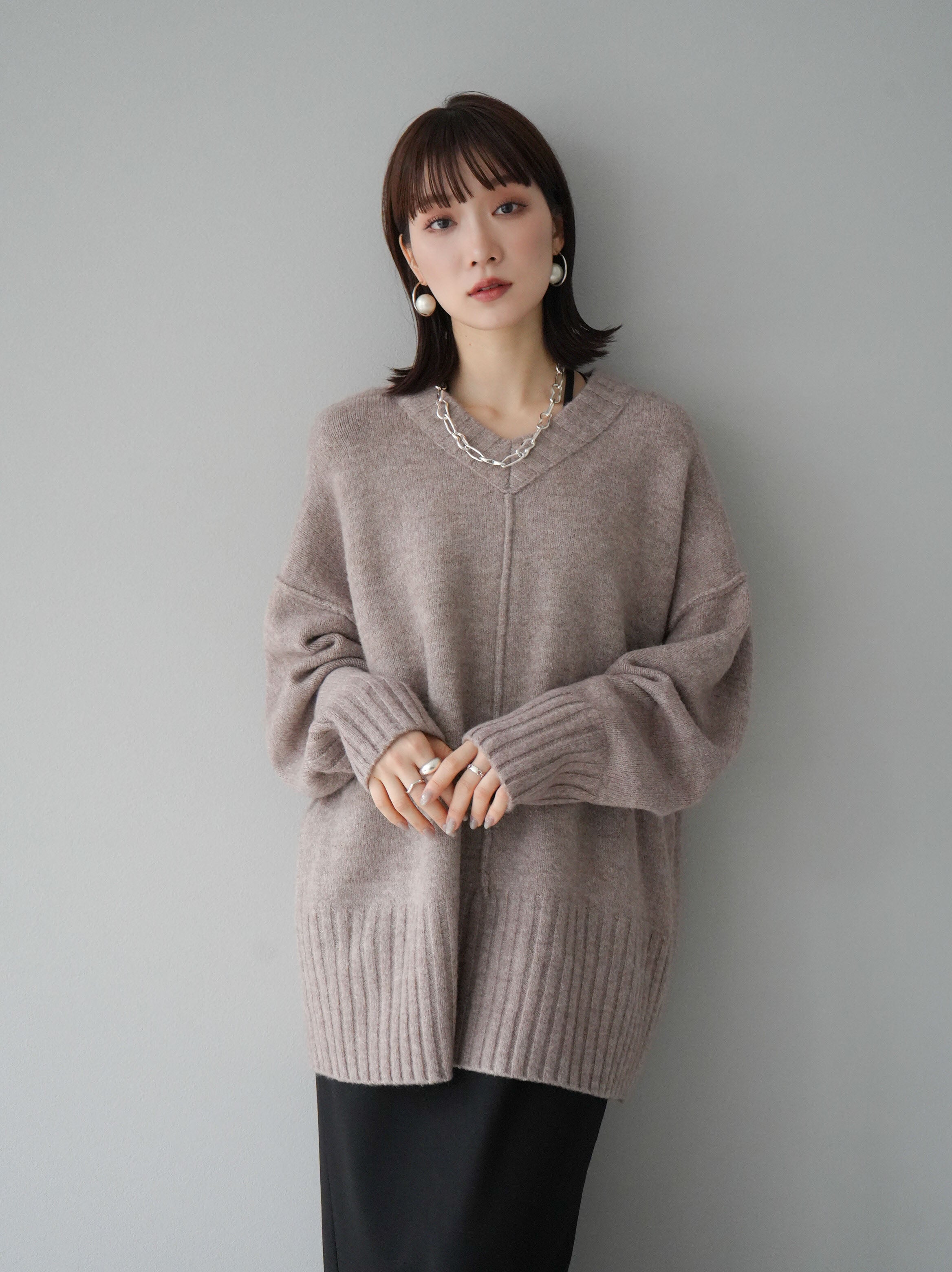 予約]もちもちリンキングVネックニット/グレージュ – Lumier