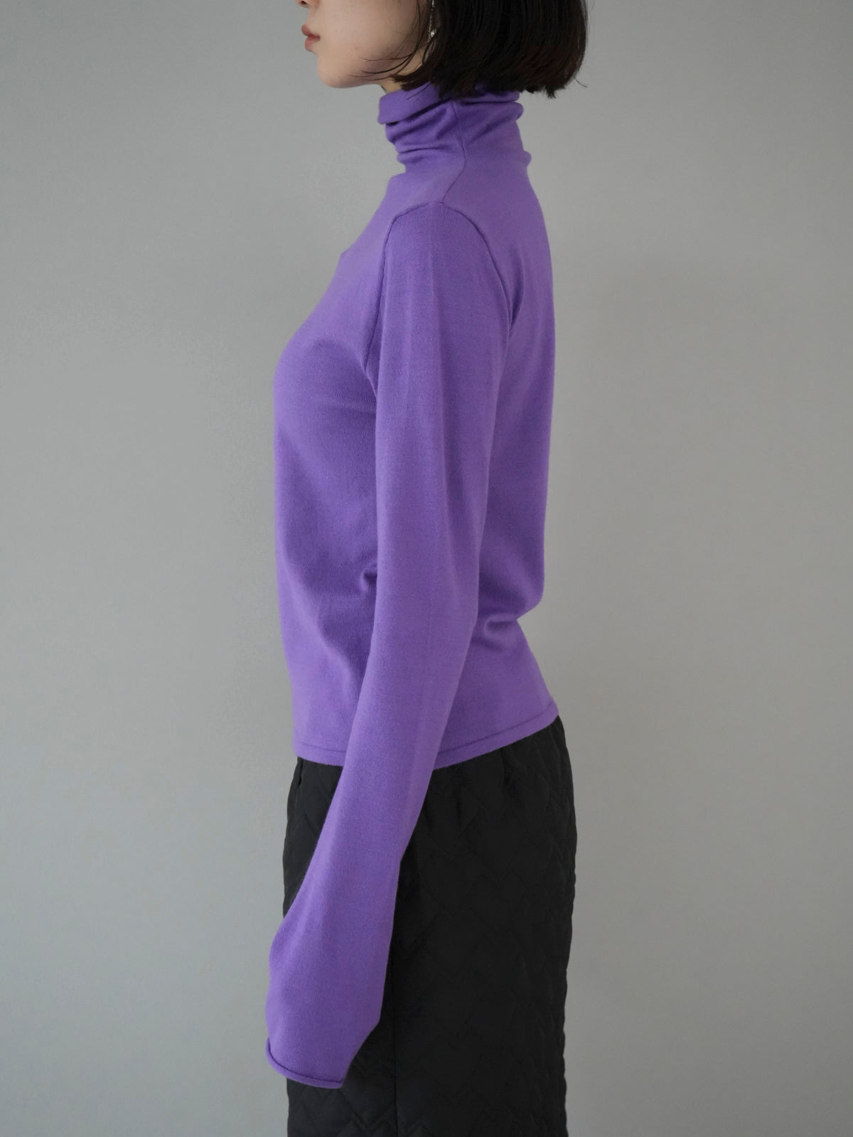 予約]フィンガーホールタートルニットトップス/パープル – Lumier