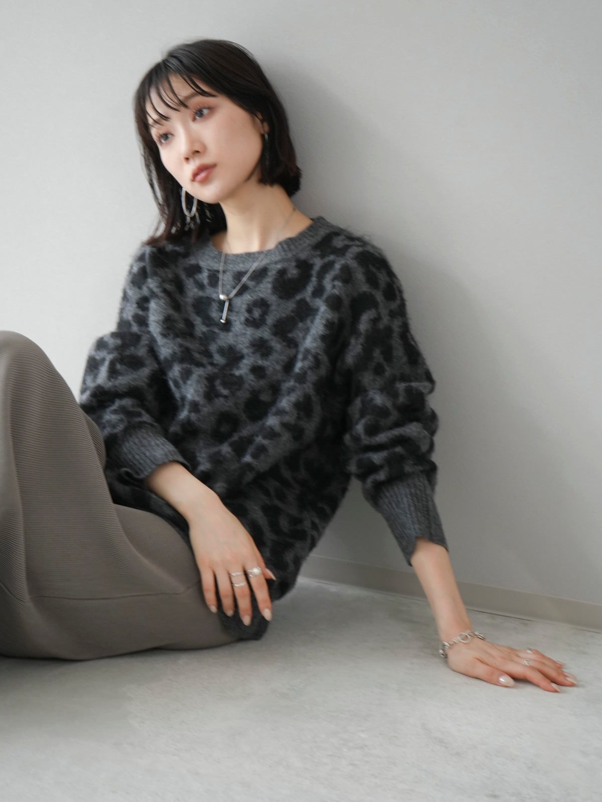 予約]レオパードモヘアタッチニットプルオーバー/チャコール – Lumier