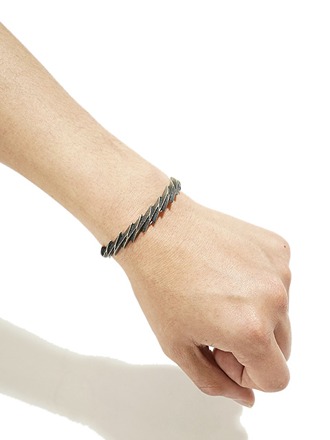 Aaron Anderson（アーロンアンダーソン） 】 ライトニングバングル