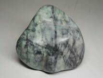 Amazon.co.jp: 黒緑 556g 翡翠 原石 ヒスイ 鉱物 鑑賞石 糸魚川 水石