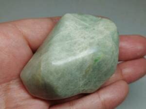 Amazon.co.jp: 黄緑 167g 翡翠 原石 ヒスイ 鉱物 鑑賞石 糸魚川 水石