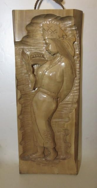 Amazon.co.jp: アイヌ民族木彫壁掛厚板手彫《スズランとメノコ像