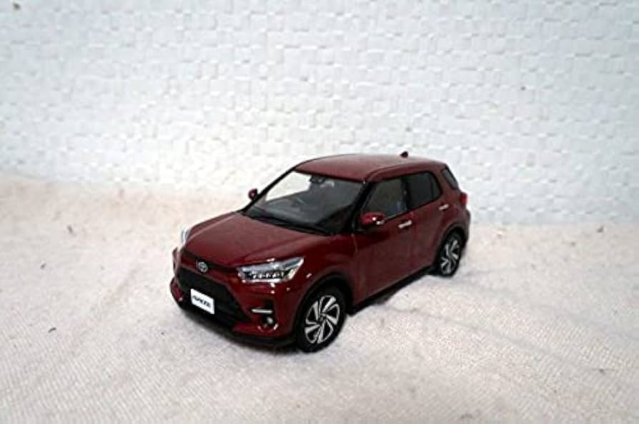 Amazon | トヨタ カラーサンプル RAIZE 1/30 ミニカー 赤 非売品