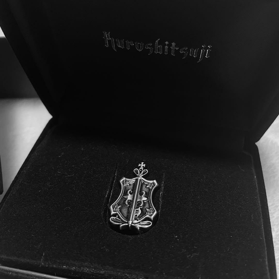 Amazon.co.jp: 黒執事 公式 正規品 セバスチャン ラペルピン